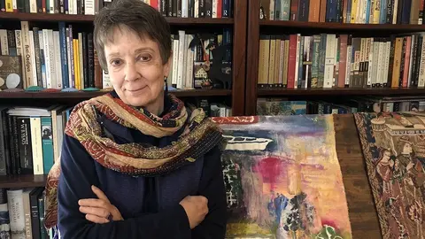 Es una de las más prestigiosas divulgadoras de la literatura gallega en los EEUU y se desplazará a Galicia para traducir obras de Marica Campo y Emma Pedreira.