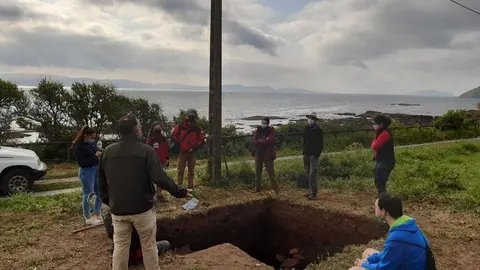 El Grupo de estudios de arqueolog&iacute;a, antig&uuml;edad y territorio (GEAAT) de la Universidad de Vigo realiz&oacute; a lo largo de esta semana en una intervenci&oacute;n arqueol&oacute;gica de limpieza, registro y sondeos en la factor&iacute;a de sala de la playa Canexol.