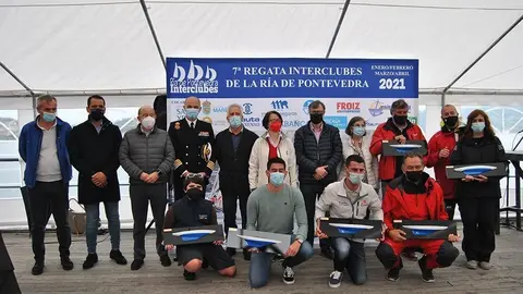 Foto de familia de los vencedores de la séptima edición. © DESMARQUE. 