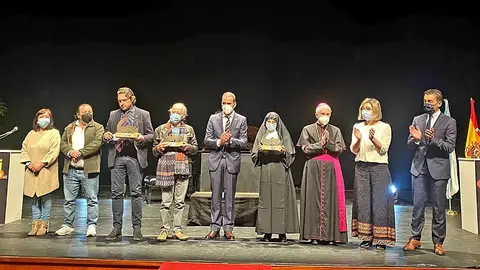 Los premiados con las acturidades.