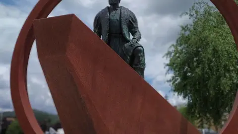 Estatua de Fernão de Magalhães, em Ponte da Barca. 