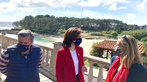 La conselleira de Medio Ambiente, Territorio y Vivienda, Ángeles Vázquez, se reunió esta tarde en Ribeira con la reputada naturalista y divulgadora, Odile Rodríguez de la Fuente, de visita en Galicia con motivo del Día de la Tierra.