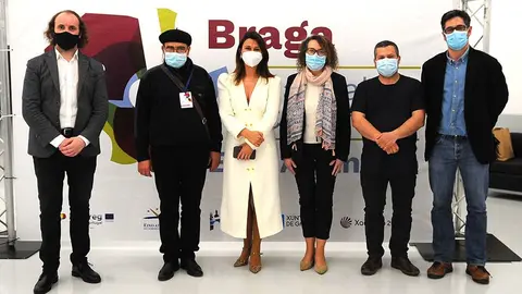 , a alcaldesa en funcións, Cristina Fernández Davila, e o concelleiro de Cultura e Lingua, Fernando Groba Bouza, asistiron ao acto inaugural das Convergências deste ano que celebrou, ao mesmo tempo, a declaración da cidade bracarense como Capital da Cultura do Eixo Atlântico 2021. 