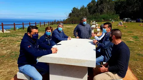 La directora de Turismo de Galicia, Nava Castro, visitó la zona acompañada del delegado territorial de la Xunta y el alcalde del ayuntamiento.