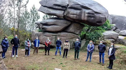 La directora general de Patrimonio Natural, Belén do Campo, recorrió hoy el sendero peatonal que discurre por este espacio junto a los regidores de Laxe y Vimianzo.