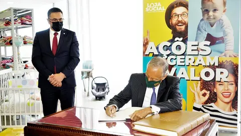 “Quando me dizem que entram na Loja Social 250 produtos por dia e que saem outros tantos, para ajudar outras famílias, reconheço a importância que esta Loja Social tem para uma sociedade que se revela tão egoísta”, sublinhou Marcelo Rebelo de Sousa.