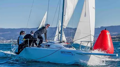 Jaime Gándara, Javier Gándara, Diego Fernández y Javier de la Gándara a bordo del Okofen.  © ROSANA CALVO. 
