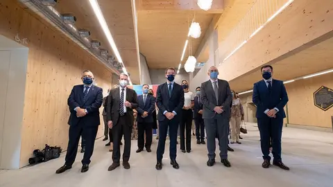 O presidente da Xunta, Alberto N&uacute;&ntilde;ez Feij&oacute;o, acompa&ntilde;ado polo conselleiro de Cultura, Educaci&oacute;n e Universidade, Rom&aacute;n Rodr&iacute;guez, inaugura o edificio Redeiras da Universidade de Vigo. Vigo, 31/05/21.