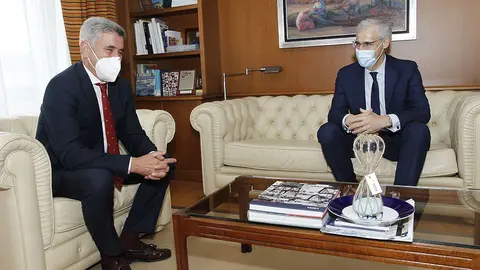 O vicepresidente segundo e conselleiro de Economía, Empresa e Innovación, Francisco Conde, mantivo esta tarde unha reunión co presidente da Autoridade Portuaria Ferrol-San Cibrao, Indalecio Seijo Jordán, para seguir avanzando no Pacto de Estado por Ferrol.