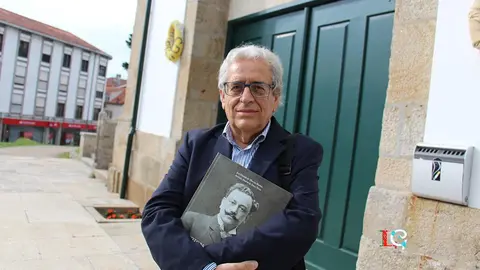 El fotógrafo Amandio de Sousa Vieira, tras presentar su libro en el auditorio de la Casa del Concelho. © ROBERTO LEDO.