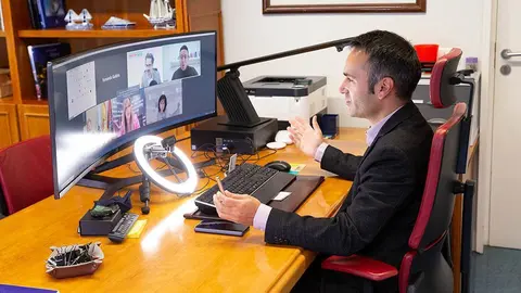 El director del Igape, Fernando Guldrís, participó hoy por videoconferencia en las Jornadas profesionales de la Industria, desarrolladas por el programa Capacita Directivos en el marco de la Maker Faire Galicia 2021.