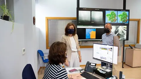 A conselleira de Medio Ambiente, Territorio e Vivenda visitou a sede de MeteoGalicia co gallo da Semana do Medio Ambiente.