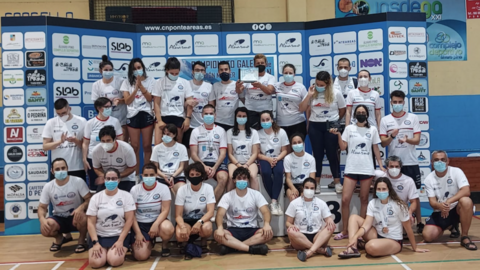 Arredor de 250 nadadoras e nadadores de 25 equipos de toda Galicia déronse cita a pasada fin de semana na piscina do complexo deportivo Álvaro Pino.