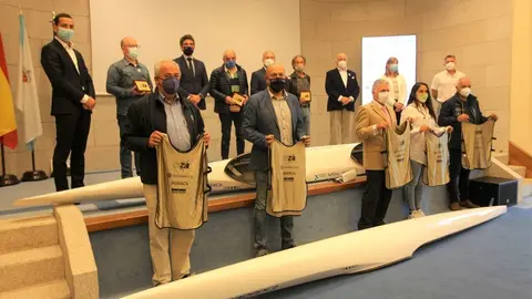 alcaldes y representantes de instituciones, en la Deputación de Lugo. PEDRO SEOANE. 