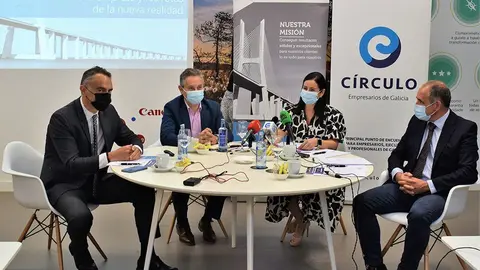 La consultoría Improven y el Círculo de Empresarios de Galicia, que han presntado una encuesta a los medios de comunicación y posteriormente se ha celebrado un encuentro empresarial inaugurado por el conselleiro de Economía, Francisco Conde.