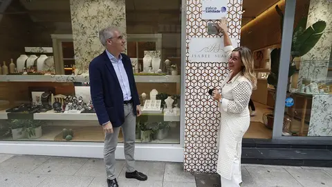 El vicepresidente económico y conselleiro de Economía, Empresa e Innovación, Francisco Conde, visitó esta tarde el establecimiento.