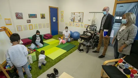 O director xeral de Familia, Infancia e Dinamizaci&oacute;n Demogr&aacute;fica, Jacobo Rey, visita o Hospital Cl&iacute;nico Universitario de Santiago (CHUS) para achegarse ao programa prenatal de Santiago.