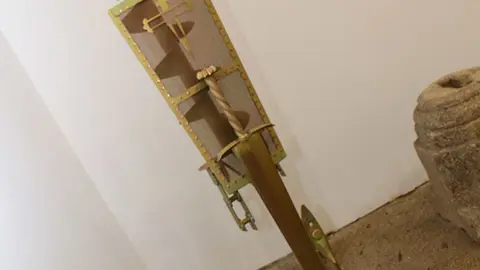 Escultura de Pedro Marques, en Capela das Pereiras. 