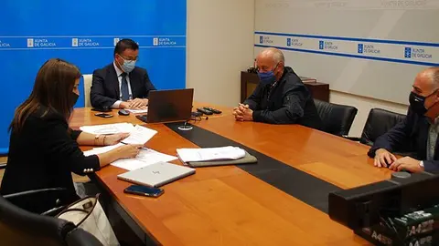 El conselleiro del Medio Rural y la directora general de la Agencia Gallega de Desarrollo Rural mantuvieron un encuentro con el alcalde de este municipio pontevedrés.