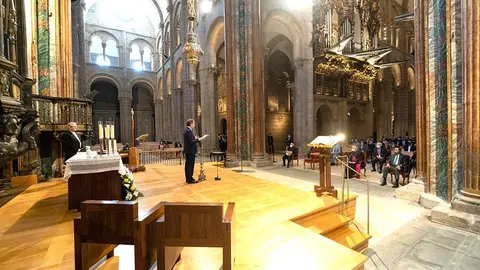 Este sistema -con nuevas lámparas y emisores led- desarrolla todo el potencial estético del templo sin sustituir a la luz natural, basándose en tres preceptos: compromiso por la sostenibilidad, respeto por la religiosidad y desarrollo cultural.