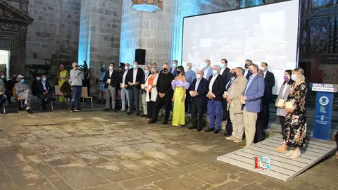 'Ribeira Sacra. Onde todo pode ocorrer' evento de difusión ideado por Queiman e Pousa que contou con estes participantes no mosteiro de Santa María de Montederramo, Ourense.