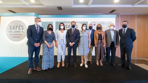 El presidente de la Xunta clausuró este mediodía a jornada Cafés con aroma a economía social, organizada por el Foro de la economía social gallega.