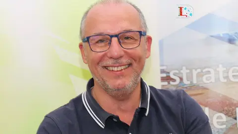 Manuel López Portela, en la sede viguesa de ACLUXAGA, entrevistado por DL-G. 