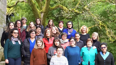  El centro cuenta en la actualidad con una presencia mayoritaria de mujeres en su plantilla. De hecho el equipo de Dirección y de Gerencia está integrado en su totalidad por mujeres, tres de los cinco grupos de investigación están dirigidos por mujeres, y los dos departamentos que los engloban están dirigidos por mujeres.