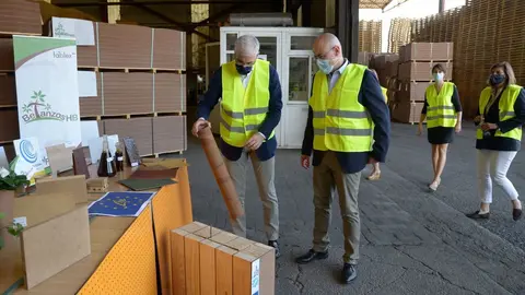 O vicepresidente segundo e conselleiro de Economía, Empresa e Innovación, Francisco Conde, visita a empresa de transformación forestal Betanzos HB.
