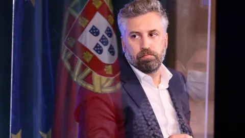 Ministro de Infraestructura y Vivienda, Pedro Nuno Santos, en la conferencia de prensa del Consejo de Ministros, Lisboa. JOÃO BICA. 