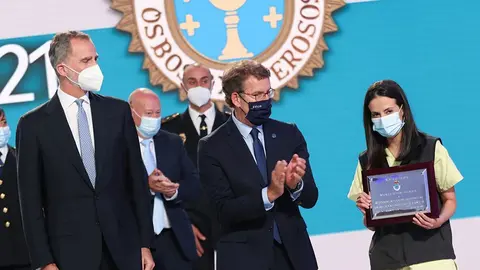 O titular do Goberno galego, Alberto Núñez Feijóo, e o presidente do Goberno de España, Pedro Sánchez, acompaña a el Rei Felipe VI en el acto de imposición de la Medalla de Ouro de Galicia 2021, o Museo Centro Gaiás, 