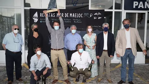 Andrés Soto patrón del Gómez Mostly celebrando la victoria en la Mar de Maeloc Xacobeo 21-22. PEDRO SEOANE