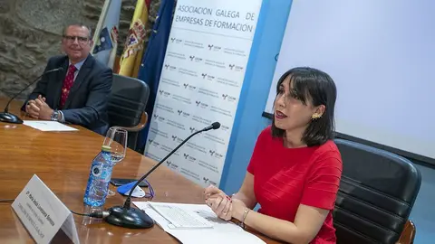 A conselleira de Emprego e Igualdade, María Jesús Lorenzana, presentou hoxe en Santiago de Compostela á Confederación Española de Empresas de Formación (Cecap) a nova ferramenta da Xunta que se achegará a todos os concellos e posibilitará unha formación moderna con todas as garantías.