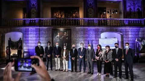 Primer Ministro, Ant&oacute;nio Costa, y miembros del Gobierno tras la firma del convenio con los interlocutores sociales sobre Formaci&oacute;n y Cualificaci&oacute;n Profesional. MARIO CRUZ/LUSA