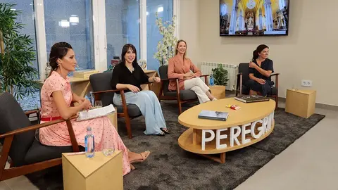 La conselleira de Empleo e Igualdad, María Jesús Lorenzana, participó hoy en la ciudad olívica, junto con la directora de Turismo de Galicia, Nava Castro, y la delegada territorial de la Xunta, Marta Fernández-Tapias, en el V Encuentro Xacobeo Peregrinas.