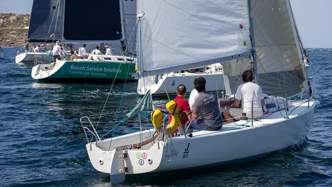 La flota deja atrás la magia de Muxía. MARÍA DEVESA.
