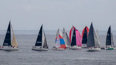 Inicio de la última etapa frente a Malpica. MARÍA DEVESA. 