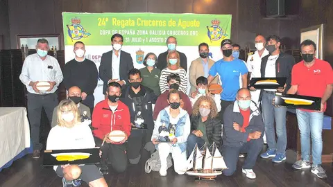 Autoridades y premiados.