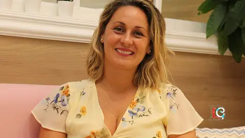 La joyera Isabel Suárez en su establecimiento de la compostelana calle General Pardiñas. 