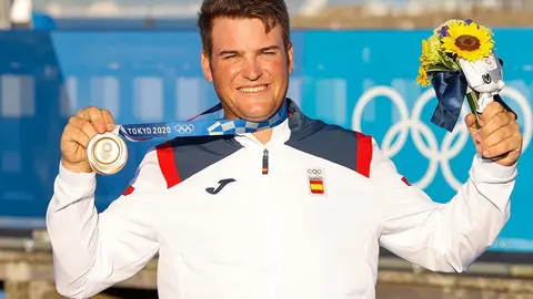 El balear Joan Cardona cierra sus primeros Juegos Olímpicos, últimos de la clase Finn, con medalla de bronce.