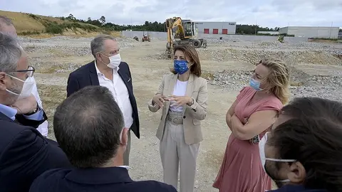 La conselleira de Medio Ambiente, Territorio y Vivienda, acompañada del alcalde, José Manuel López Varela, se reunió con empresarios del polígono industrial.