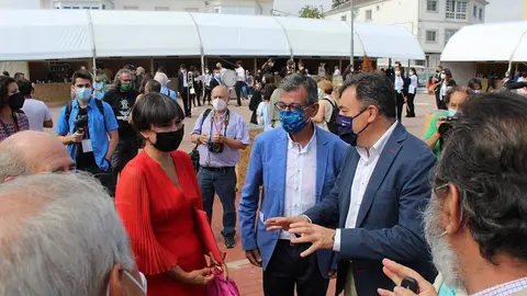 Román Rodríguez reafirma el compromiso de la Xunta con la candidatura de la Ribeira Sacra en la Feria del Vino de Amandi.