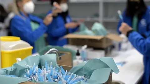 Se convocan, por SMS, para recibir la primera dosis de la vacuna el martes y el viernes en las siete áreas sanitarias.