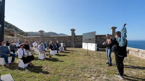 El gaitero Anxo Lorenzo, las cantareiras As Tanxugueiras, Dulce Pontes y Mikel Erentxun participan en el cartel que tendrá como escenario los faros de Baiona, Muxía, Ribeira y Cervo.