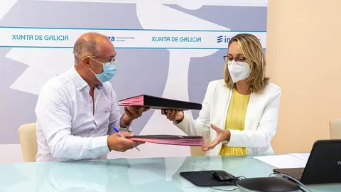   A directora xeral de Planificación Enerxética e Recursos Naturais, Paula Uría, firma un convenio. ARCHIVO. 