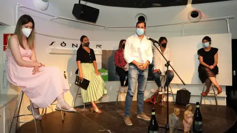 O director da Axencia Galega das Industrias Culturais (Agadic), Jacobo Sutil, participou hoxe no acto de presentación que tivo lugar na Sala Sónar de Santiago de Compostela e no que tamén interviñeron os representantes de Músicas ao Vivo, asociación organizadora, así como do resto de entidades e empresas colaboradoras.