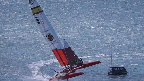La espectacularidad en regata del F50 Victoria española. SIMON BRUTY/SAILGP 