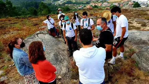 A directora xeral de Xuventude, Participación e Voluntariado, Cristina Pichel, acompañada do delegado territorial da Xunta en Pontevedra, Luis López. ARCHIVO.