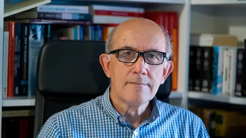 Javier Rey Campos, doctor en Biología, es científico titular del CSIC. Desde 2014 está adscrito a la
MBG, instituto de investigación del que es vicedirector. Ha sido director de la Fundación General CSIC.