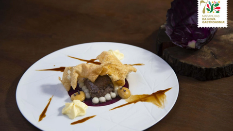 Vila Nova de Cerveira arrecadou o prémio na categoria de Cozinha Molecular, com o ‘Veado do Bosque’ do Restaurante Dom Júlio, por Gonçalo Araújo. 